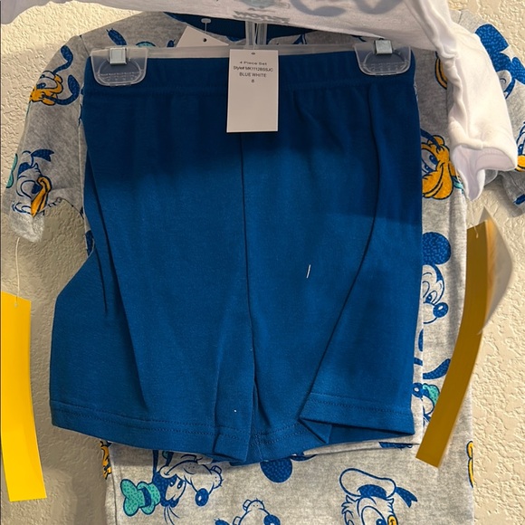 🎉6 for $30🎉 Disney Mickey and Friends 4 Piece Pajamas - Picture 4 of 4